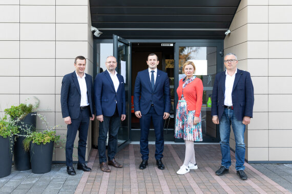 Į Vilnių užsukęs Europos Komisijos narys domėjosi užstato sistemos veikla